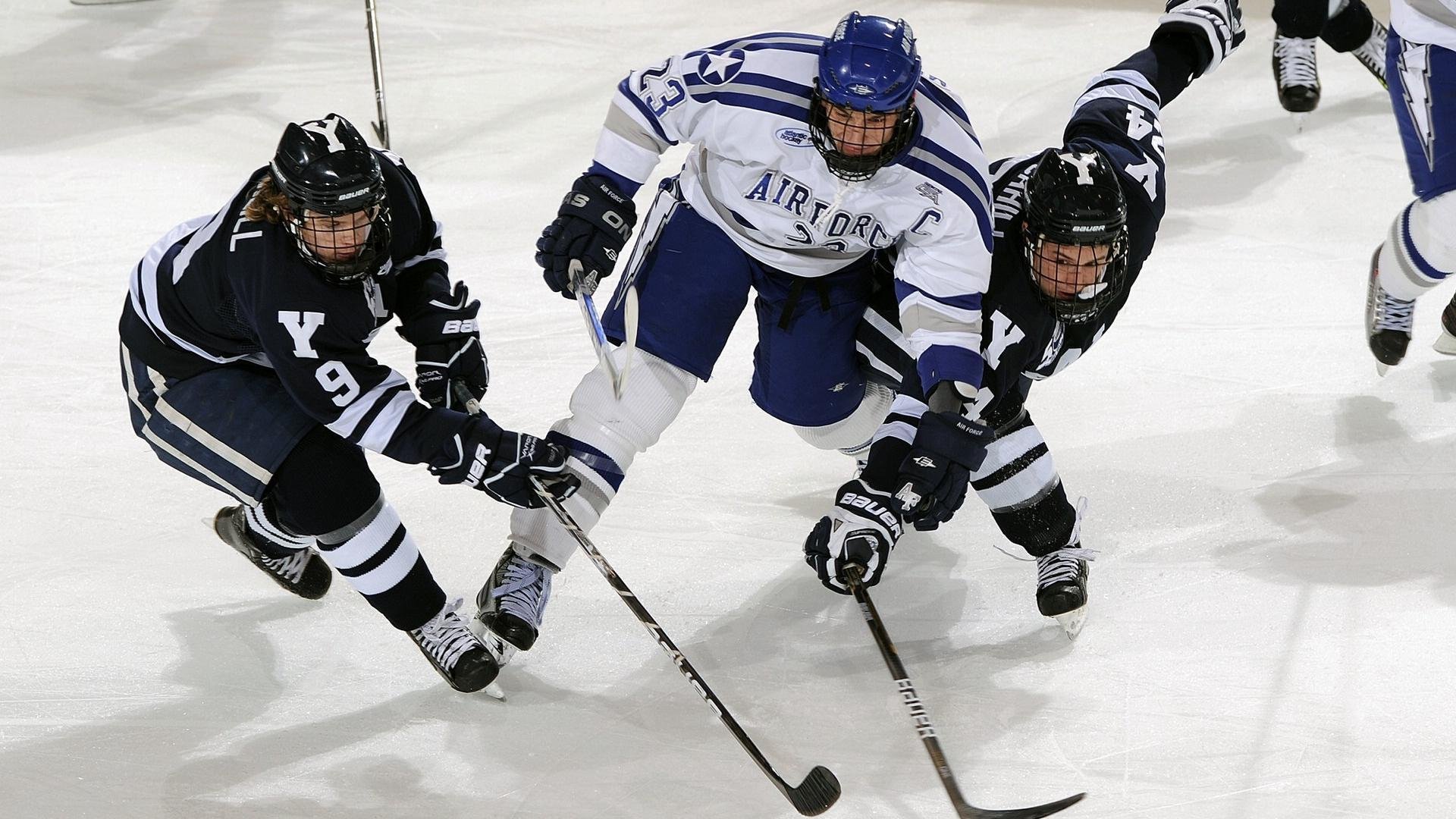 九游游戏中心官网-名宿直言像“局外人”：凯恩第一替补，24岁彻底迷失在了慕尼黑